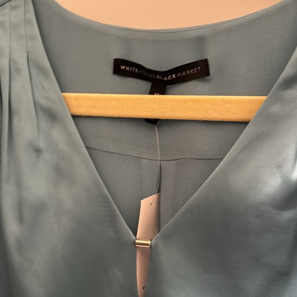 White House Black Market NWT Turquoise Satin Sleeveless Blouse - Picture 2 of 2